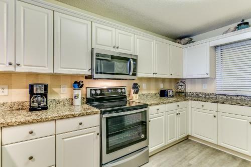 The Island Vista 910 Apartment
