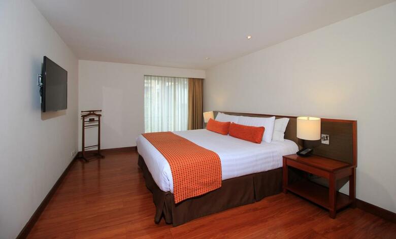 Hotel Windsor House Inn By Geh Suites