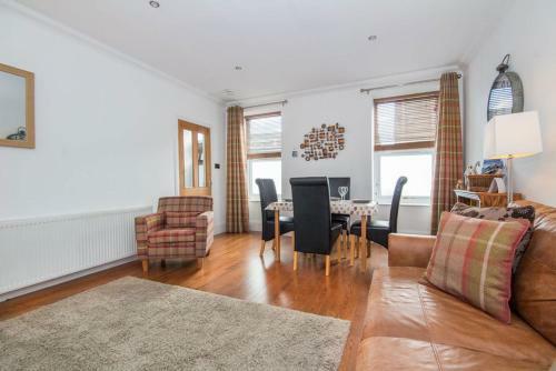 40 Tomnahurich Street Apartment