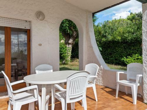 Peaceful Holiday Home With Fireplace, Garden And Parking