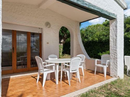 Peaceful Holiday Home With Fireplace, Garden And Parking