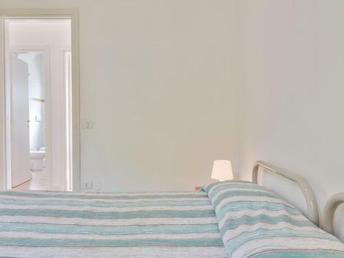 Peaceful Holiday Home With Fireplace, Garden And Parking