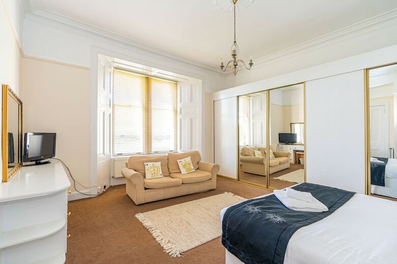 Royal Gardens Apartments