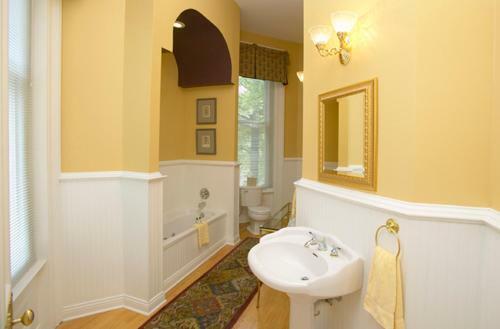 Dupont Mansion Historic Bed And Breakfast