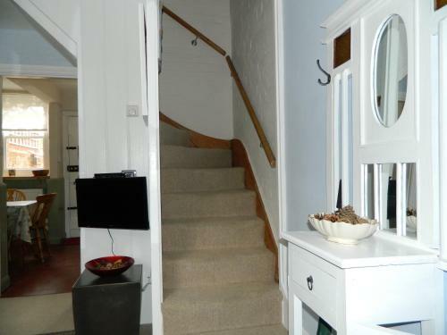 Cosy Cottage In Central Henley