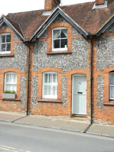 Cosy Cottage In Central Henley