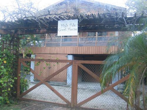 Hostal High Tide Guest House