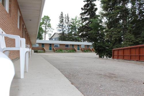 Pines Motel