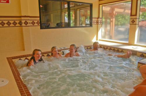 Mount Hood Village Deluxe Cabin 8
