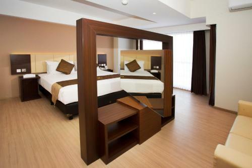 Hotel Gunawangsa Merr, Dhm Associates
