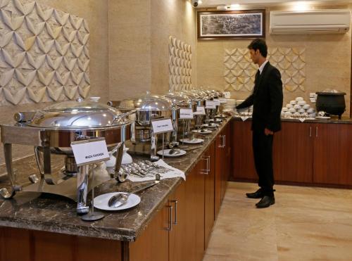 Hotel Clarks Inn Srinagar