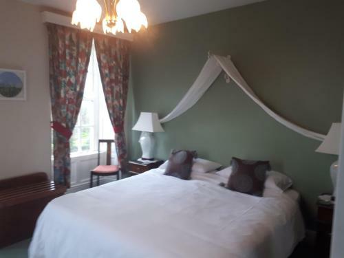 Hostal Castlemorris House
