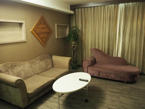 The Riverside Hotel & Motel