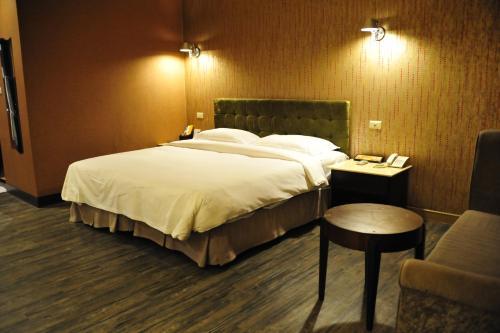 The Riverside Hotel & Motel