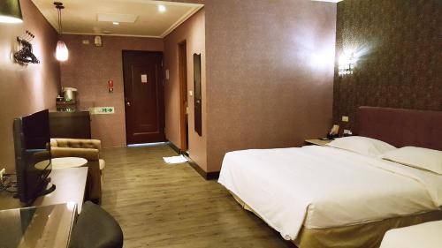 The Riverside Hotel & Motel