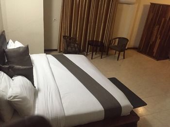 Crystal Rose Ambassador Hotel