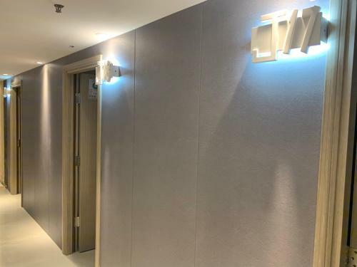 Hostal XI Hu Hotel
