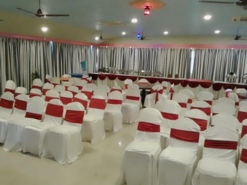 Hotel Regant Lake Village