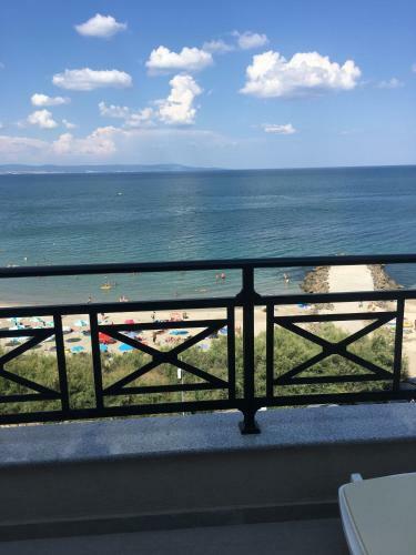 Golden Sea View Apartments
