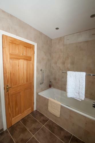 Hostal Riverside Cottage Guesthouse