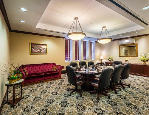 Hotel The Avenue Plaza
