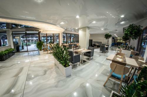 Hotel Premier Fort Cuisine - Full Board