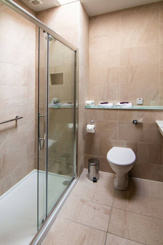 Seven Oaks Hotel