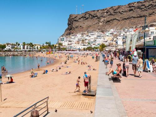 Beachfront Apartment Mog�n Mb