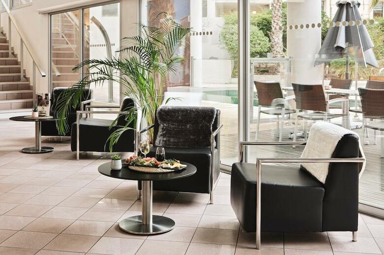 Hotel Holiday Inn Garden Court