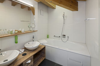 Schoenegg Swiss Q Chalet Hotel