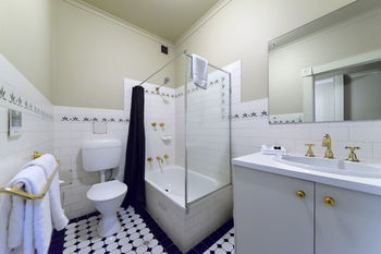 Hotel Quest Mansions