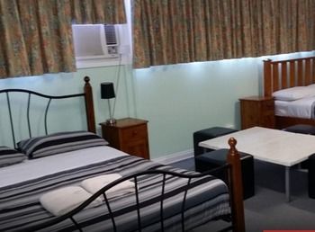 Motel Warners At The Bay