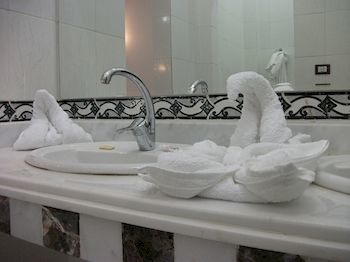 Alhambra Hotel