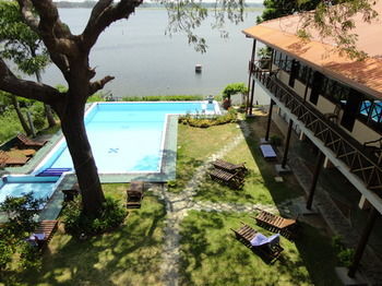 Hotel Oak Ray Lake Resort