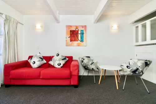 Gables Lakefront Motel