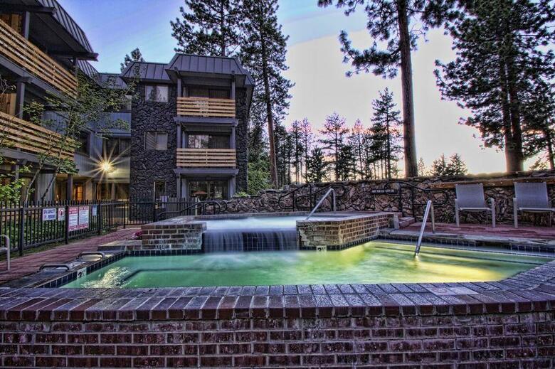 Hotel Inn By The Lake