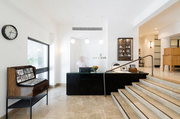 Lily & Bloom Hotel