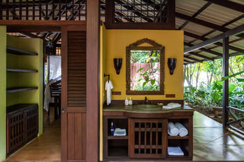 Hotel Latitude 10 Exclusive Beach Resort