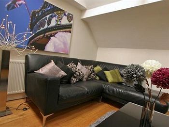 Hotel Ei8ht Brighton Apartments - Guest House
