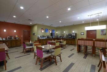 Hotel Comfort Inn And Suites