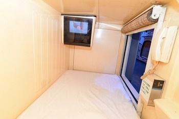 Hotel Capsule Inn Shimbashi - Men Only