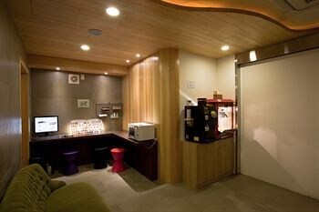 Ez Hotel