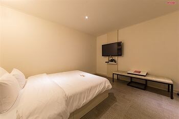 Ez Hotel