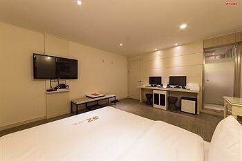 Ez Hotel