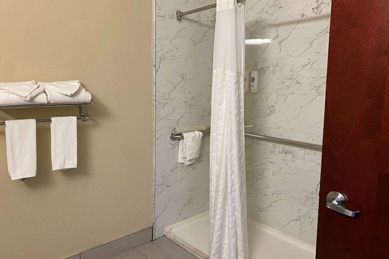Hotel Comfort Inn And Suites Newark