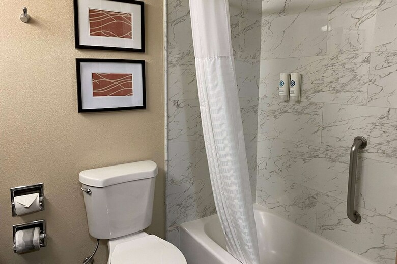 Hotel Comfort Inn And Suites Newark