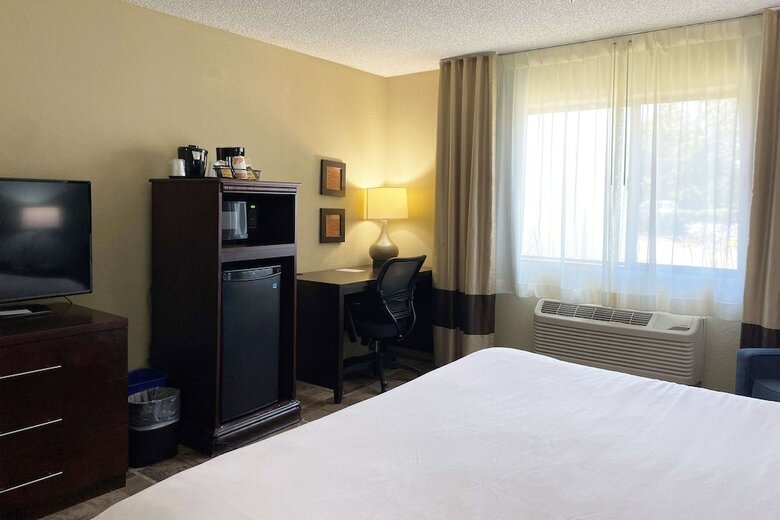 Hotel Comfort Inn And Suites Newark