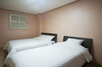 Orange Tree Hotel & Cafe