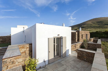 Villa White Tinos Luxury Suites