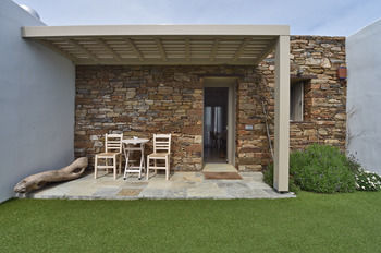 Villa White Tinos Luxury Suites